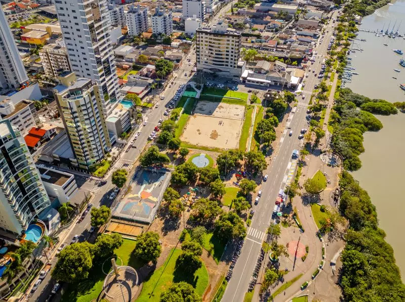 Vista aérea do Bairro Fazenda e Beira-Rio, Itajaí